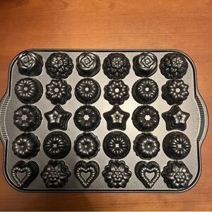 Nordic Ware Bundt Teacake & Candies Pan